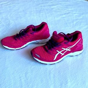 ASICS GT 3000 fuchsia running shoes size 6.5